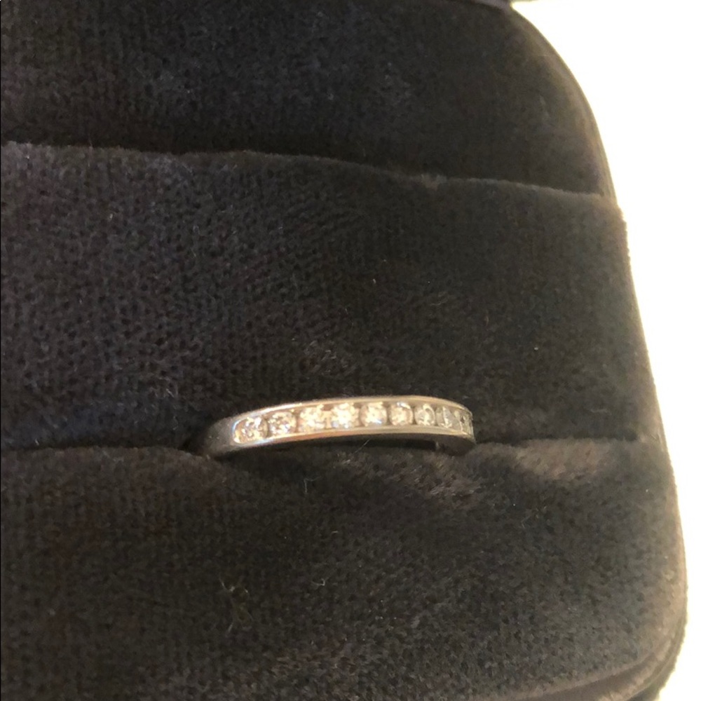 Tiffany & Co. platinum and diamond wedding band - Picture 2 of 7